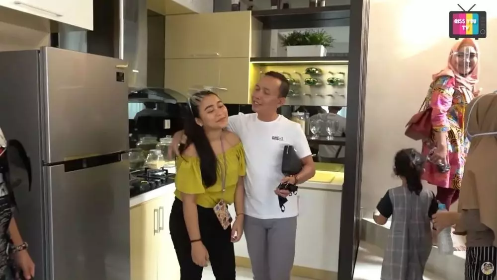 Potret rumah Syifa adik Ayu Ting Ting © YouTube