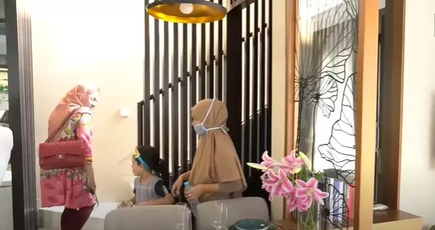 Potret rumah Syifa adik Ayu Ting Ting © YouTube