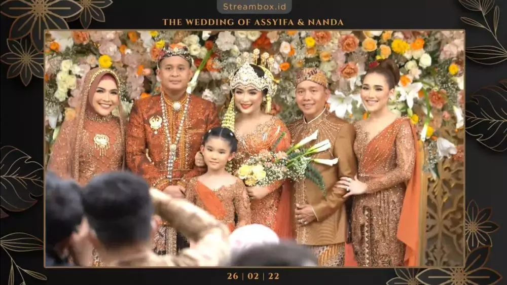 momen resepsi kedua adik Ayu Ting Ting © berbagai sumber momen resepsi kedua adik Ayu Ting Ting © berbagai sumber