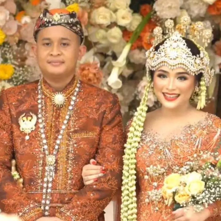 9 Momen resepsi kedua Syifa adik Ayu Ting Ting, usung adat Sunda