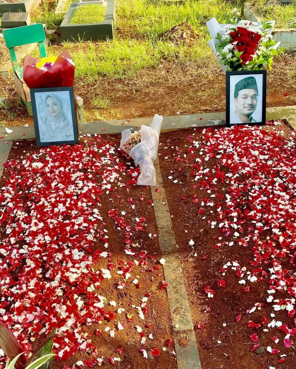 Momen Keluarga Fuji ziara ke makam di Hari ultah Bibi Ardiansyah Instagram