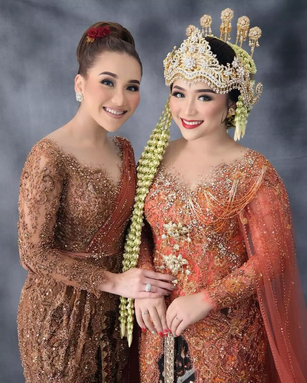 Penampilan Ayu Ting Ting di resepsi adik © berbagai sumber