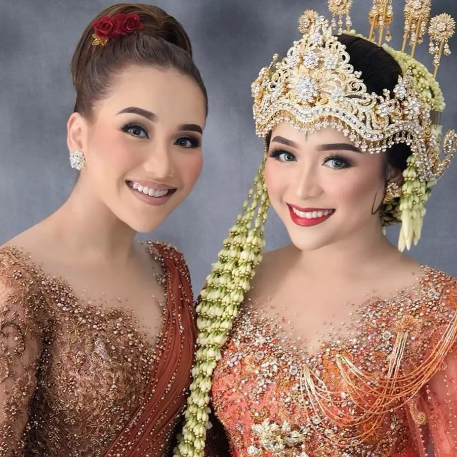 7 Penampilan Ayu Ting Ting di resepsi kedua sang adik, anggun memesona