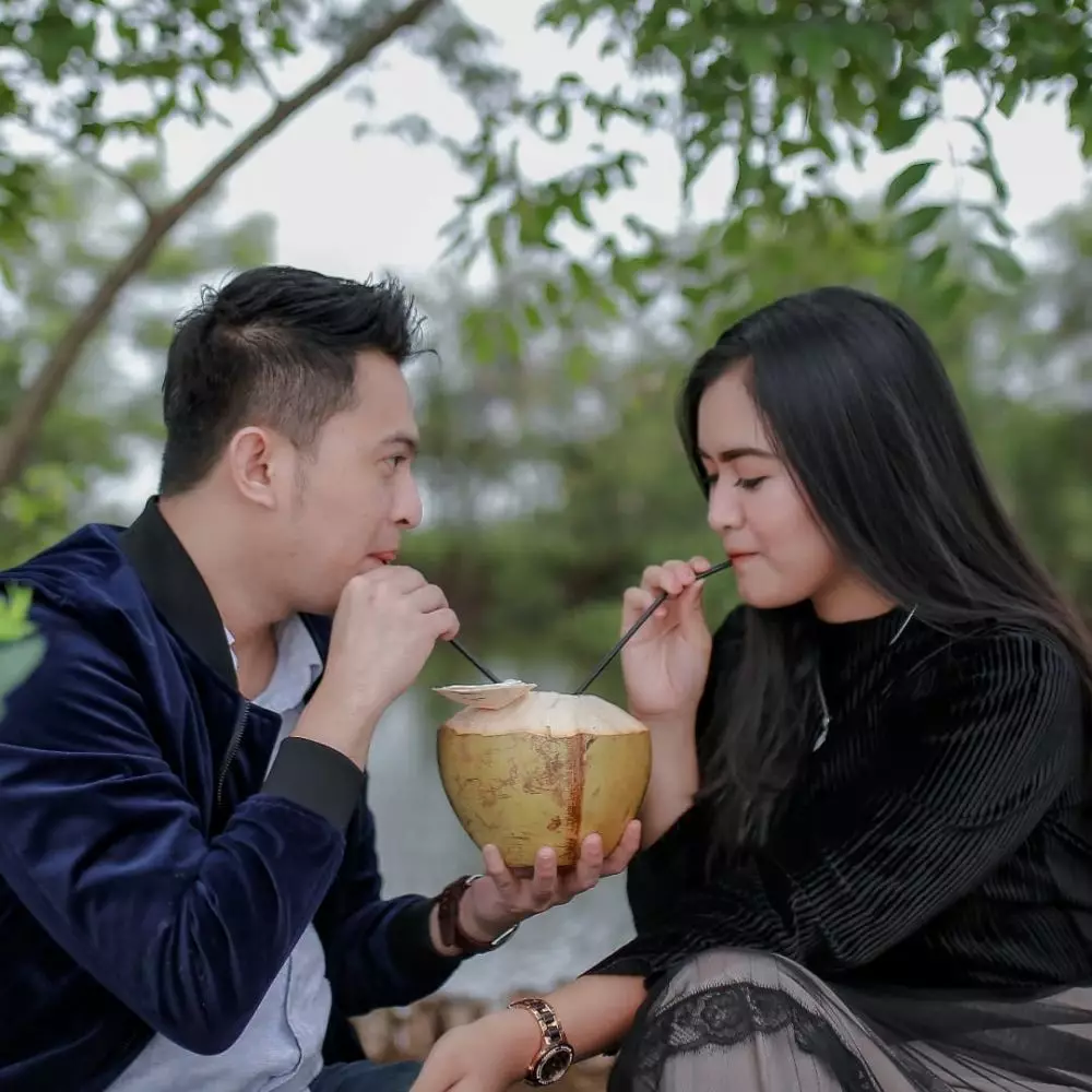 Potret mesra Kiki The Potters dan kekasih Instagram Potret mesra Kiki The Potters dan kekasih Instagram