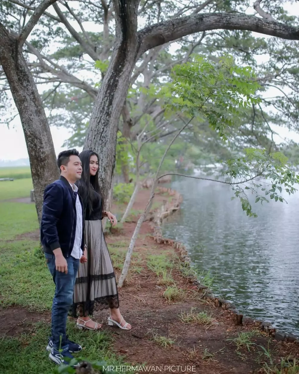 Potret mesra Kiki The Potters dan kekasih Instagram Potret mesra Kiki The Potters dan kekasih Instagram