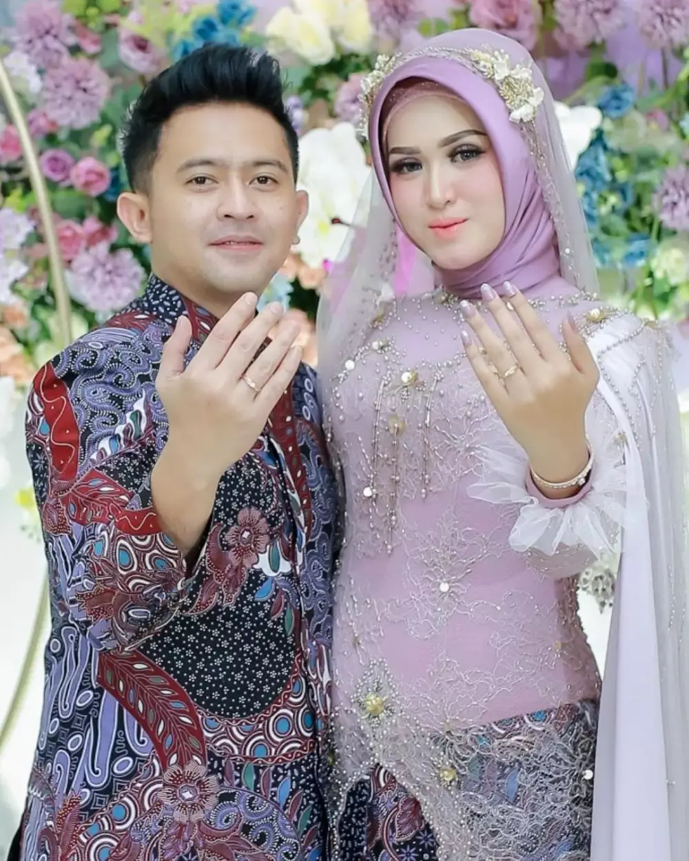 Potret mesra Kiki The Potters dan kekasih Instagram Potret mesra Kiki The Potters dan kekasih Instagram