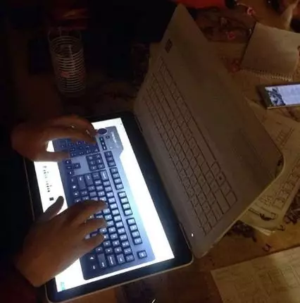 momen benda jadi terbalik lucu deh © berbagai sumber