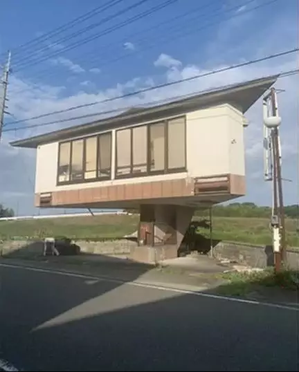 rumah dua lantai desainnya bikin bingung © Instagram rumah dua lantai desainnya bikin bingung © Instagram