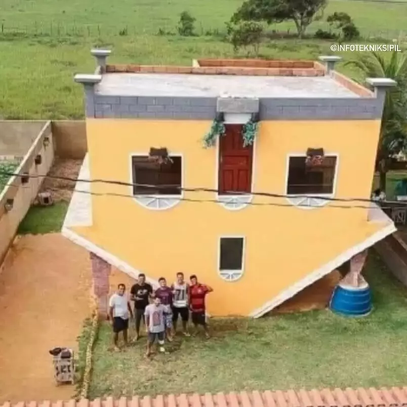 rumah dua lantai desainnya bikin bingung © Instagram rumah dua lantai desainnya bikin bingung © Instagram