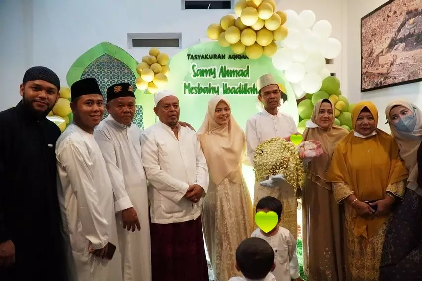 Momen syukuran akikah anak UAS Instagram © 2022 brilio.net Momen syukuran akikah anak UAS Instagram © 2022 brilio.net