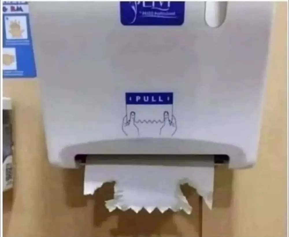 benda dibuka malah jadi robek lucu © 1cak.com