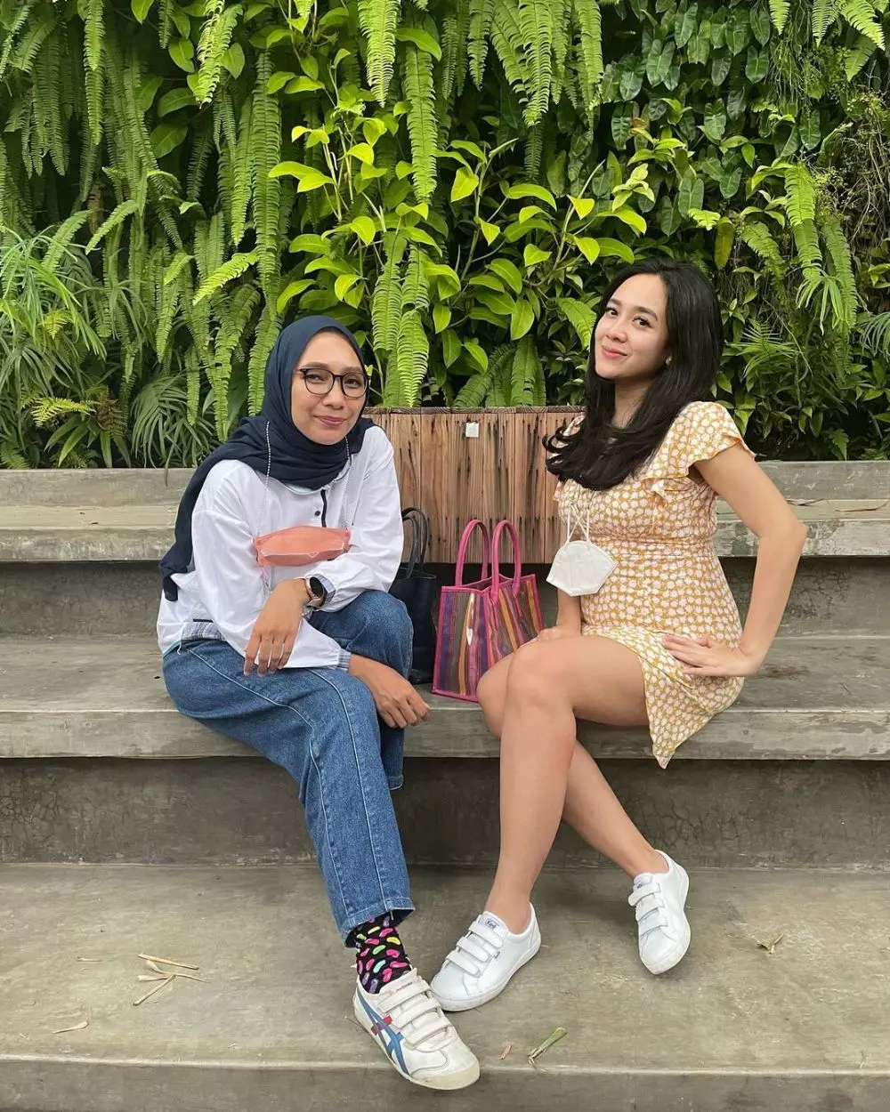 potret Dea Ananda pamer baby bump © Instagram