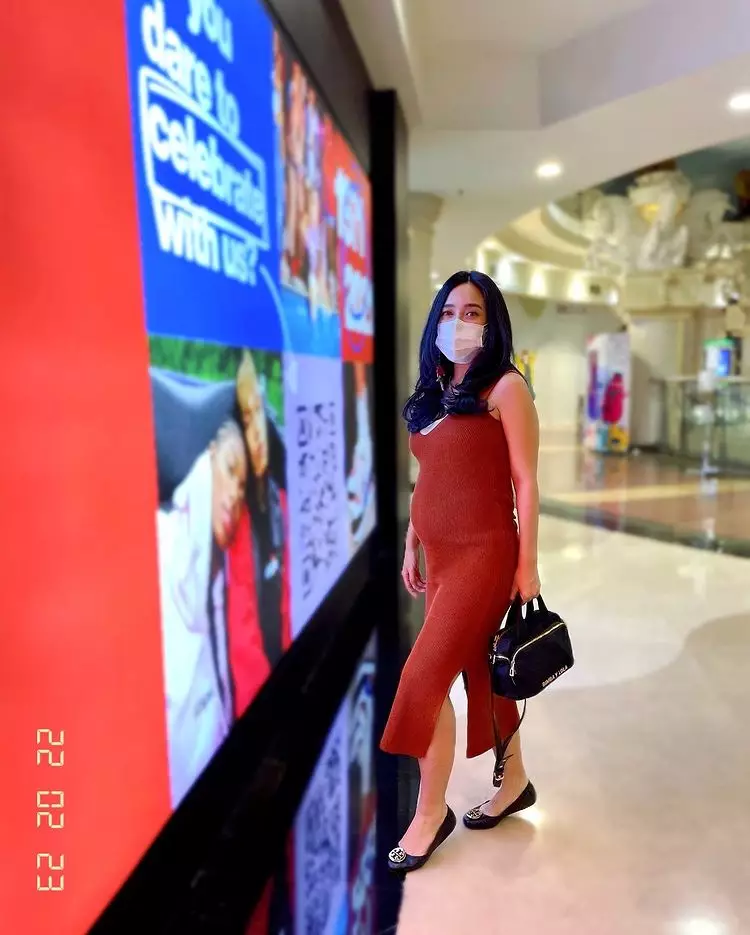 potret Dea Ananda pamer baby bump © Instagram