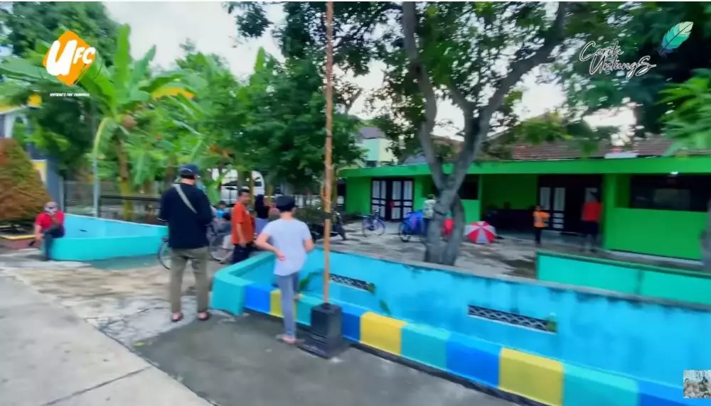 potret rumah arie untung di kampung halaman © YouTube potret rumah arie untung di kampung halaman © YouTube