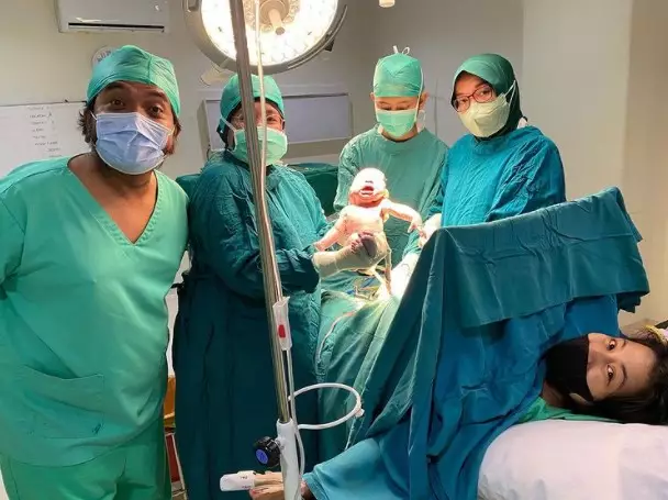 Erix Soekamti dikaruniai anak pertama dari istri kedua © Instagram