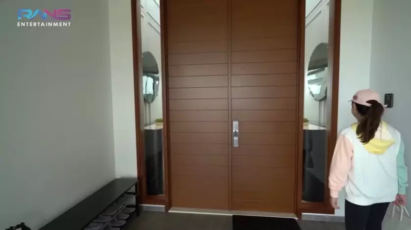 potret rumah Raffi Ahmad di BSD © YouTube