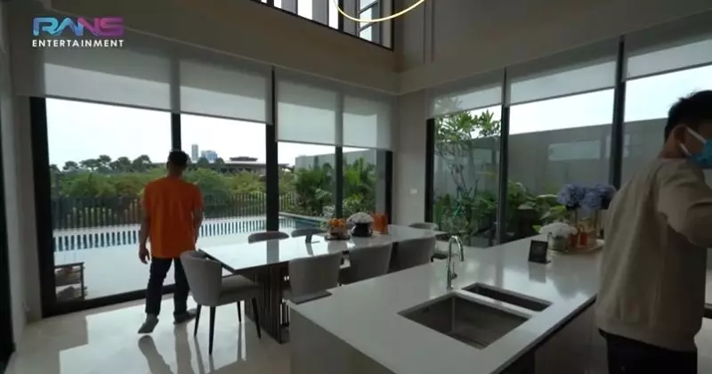 potret rumah Raffi Ahmad di BSD © YouTube