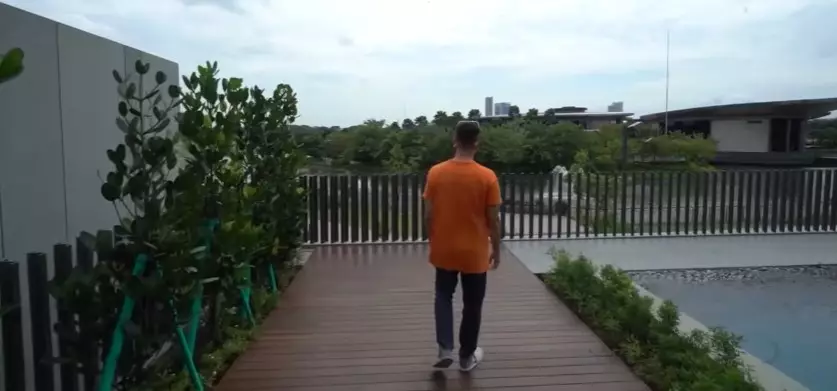 potret rumah Raffi Ahmad di BSD © YouTube