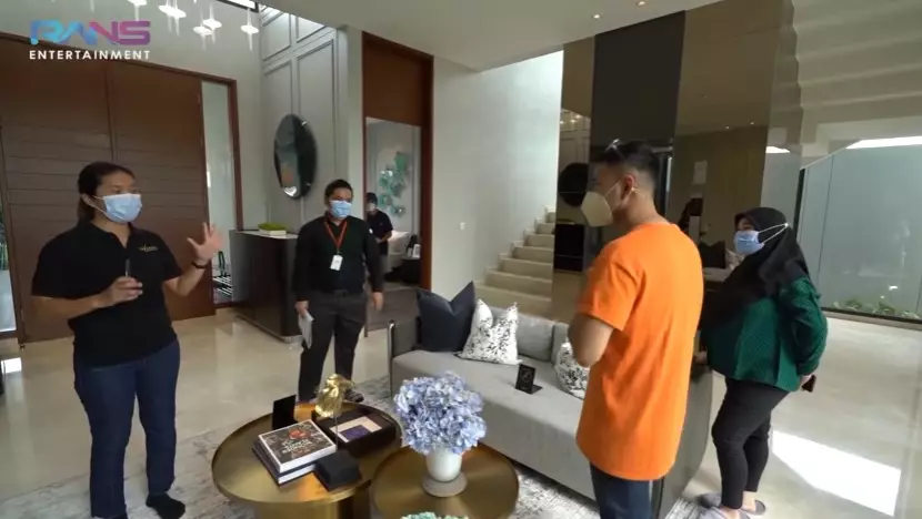 potret rumah Raffi Ahmad di BSD © YouTube