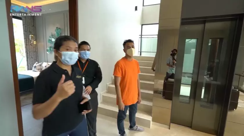 potret rumah Raffi Ahmad di BSD © YouTube