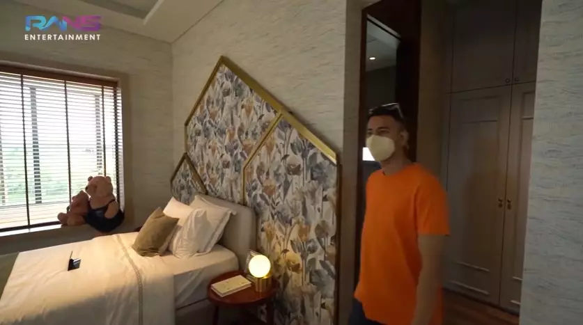 potret rumah Raffi Ahmad di BSD © YouTube