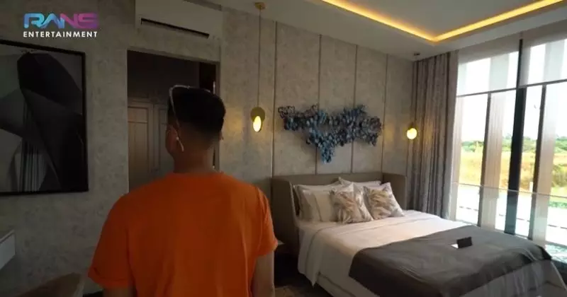potret rumah Raffi Ahmad di BSD © YouTube