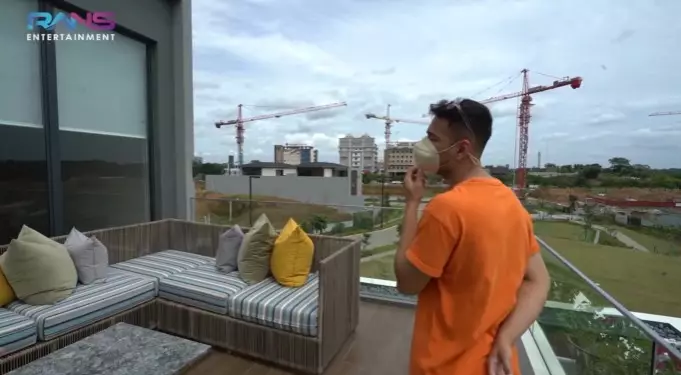 potret rumah Raffi Ahmad di BSD © YouTube