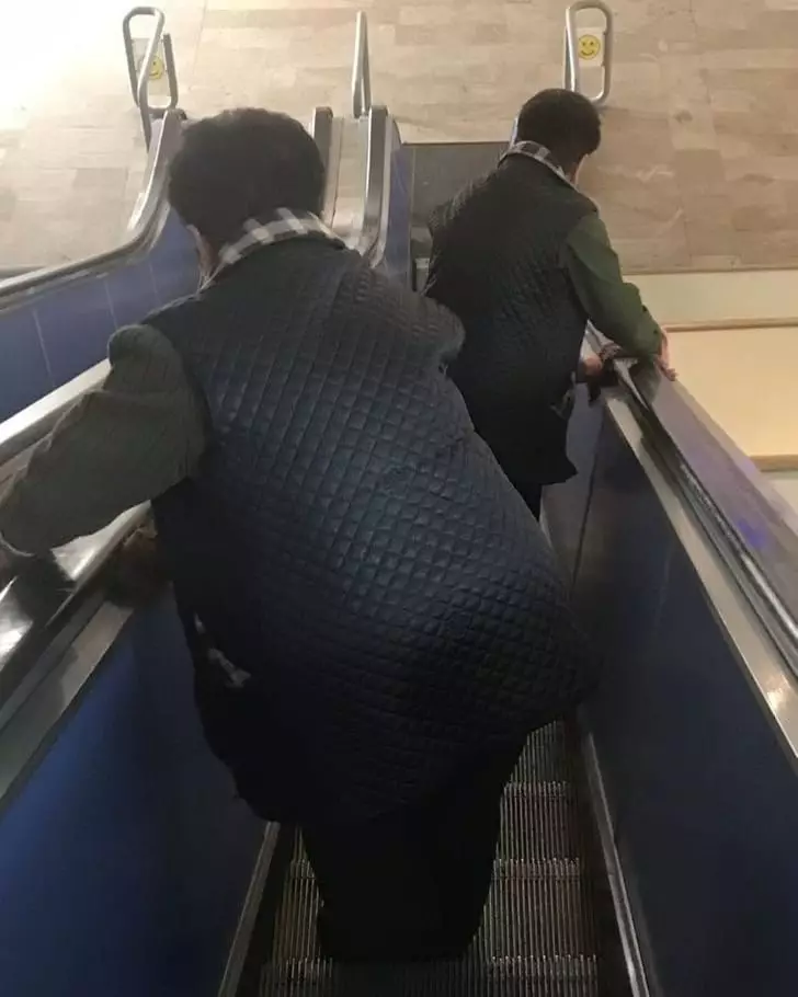 potret nyeleneh kompakan © berbagai sumber potret nyeleneh kompakan © berbagai sumber