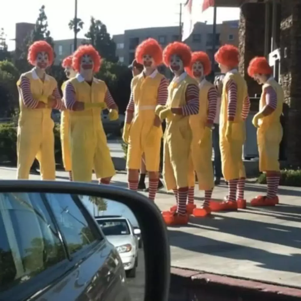 potret nyeleneh kompakan © berbagai sumber potret nyeleneh kompakan © berbagai sumber