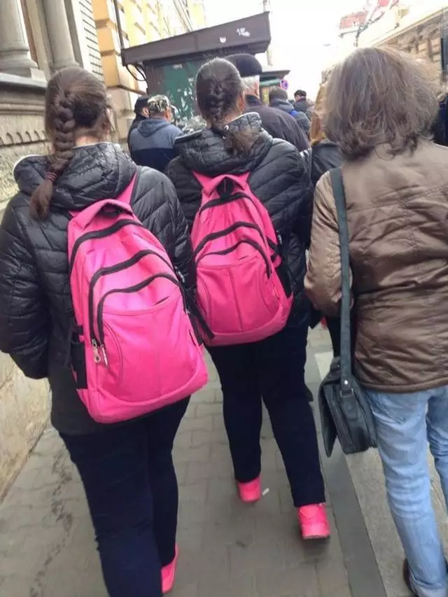 potret nyeleneh kompakan © berbagai sumber potret nyeleneh kompakan © berbagai sumber