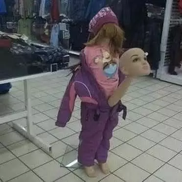 manekin nyeleneh © berbagai sumber