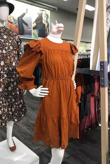 manekin nyeleneh © berbagai sumber