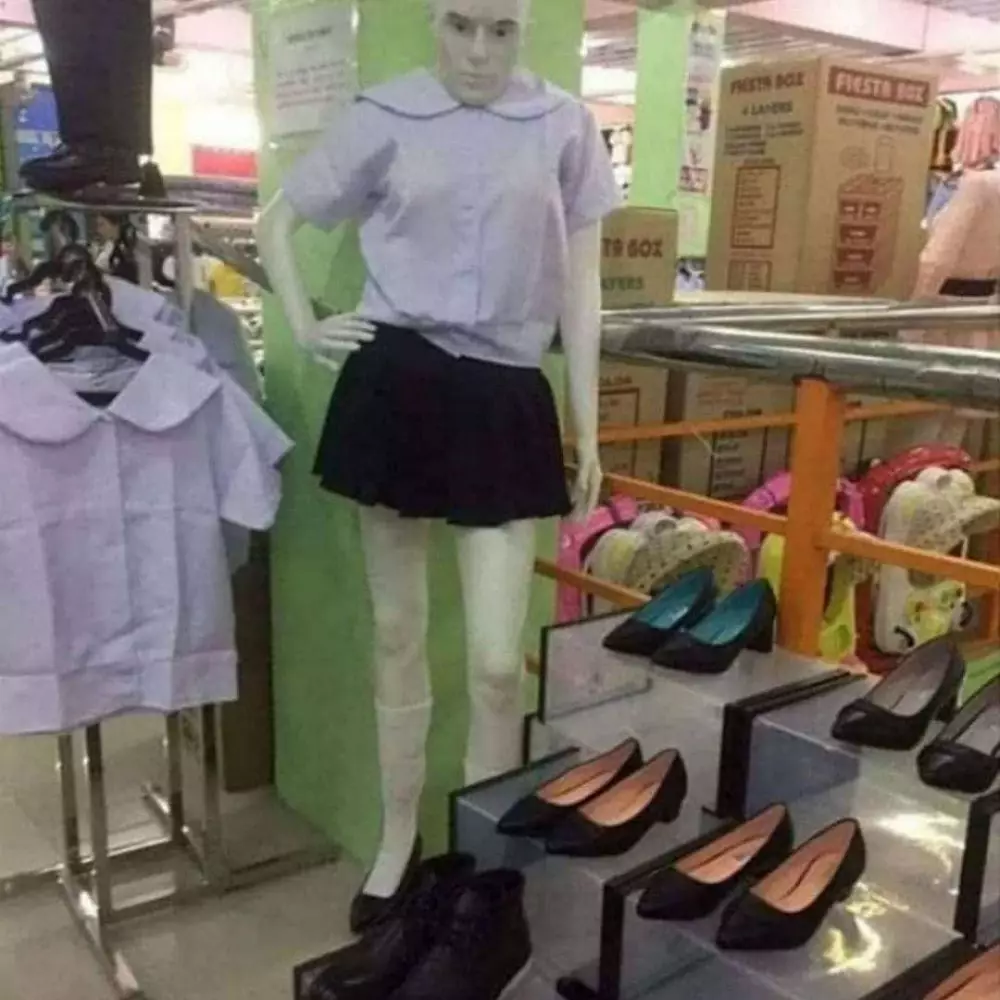 manekin nyeleneh © berbagai sumber