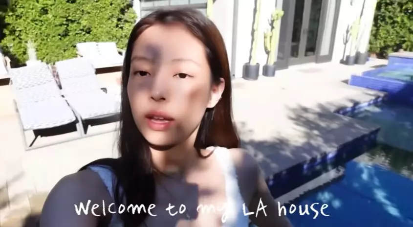 Potret rumah Jennie Blackpink di Los Angeles © YouTube