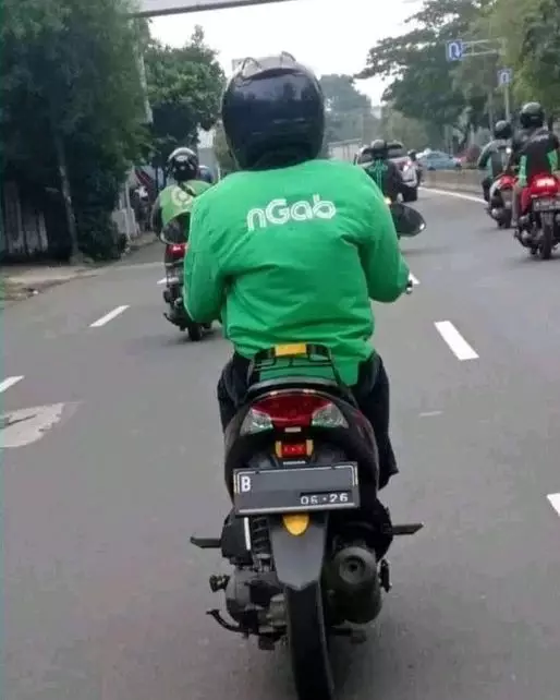 penampakan jaket ojek online lucu © Instagram
