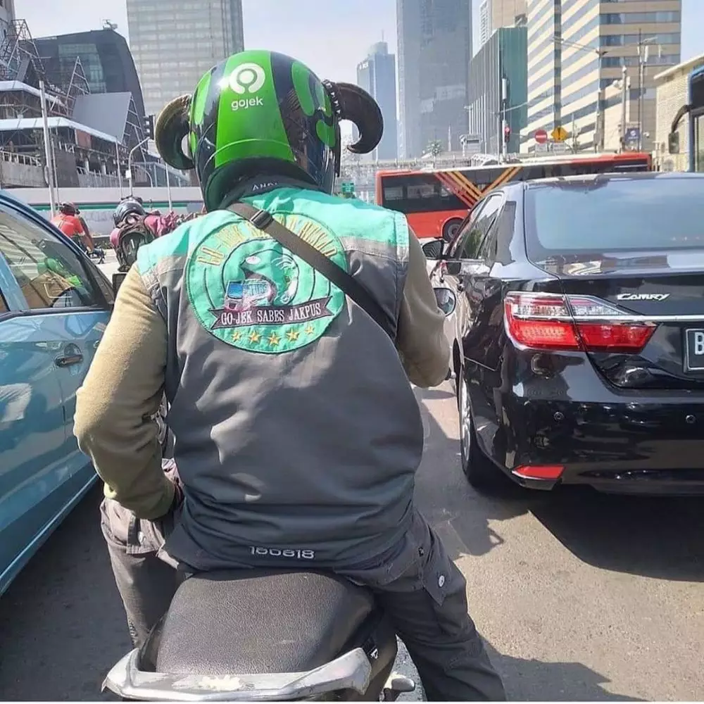 penampakan jaket ojek online lucu © Instagram