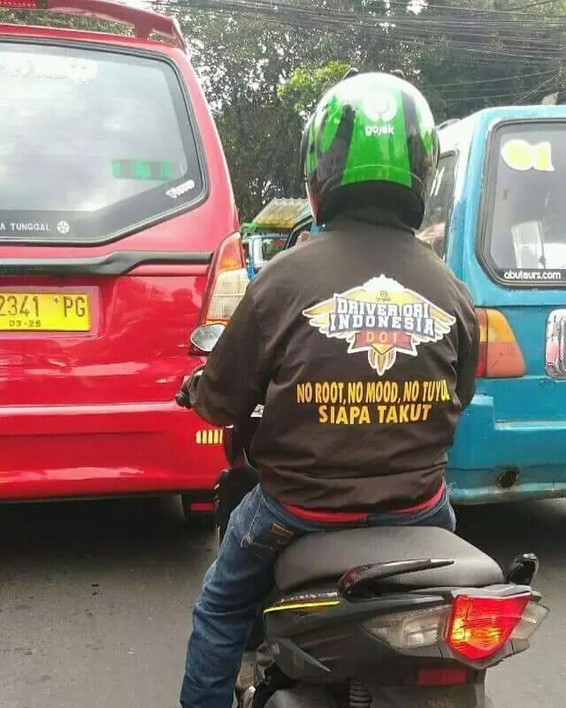 penampakan jaket ojek online lucu © Instagram