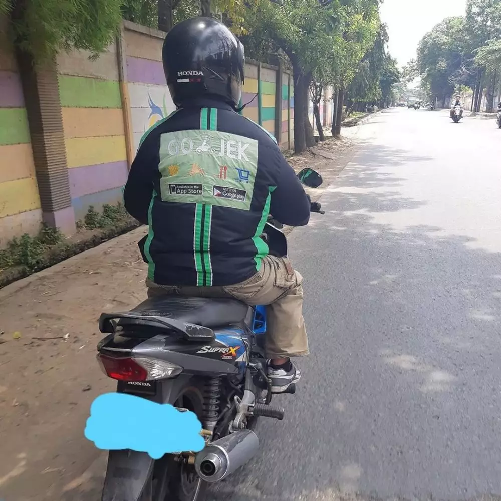 penampakan jaket ojek online lucu © Instagram