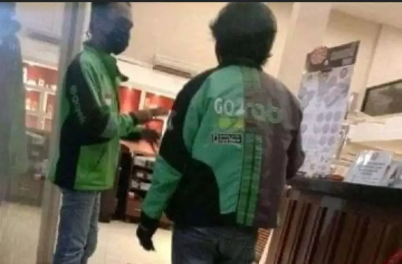 penampakan jaket ojek online lucu © Instagram