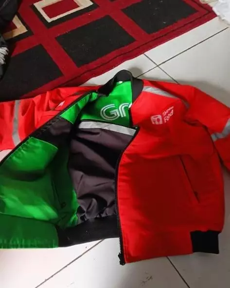 penampakan jaket ojek online lucu © Instagram