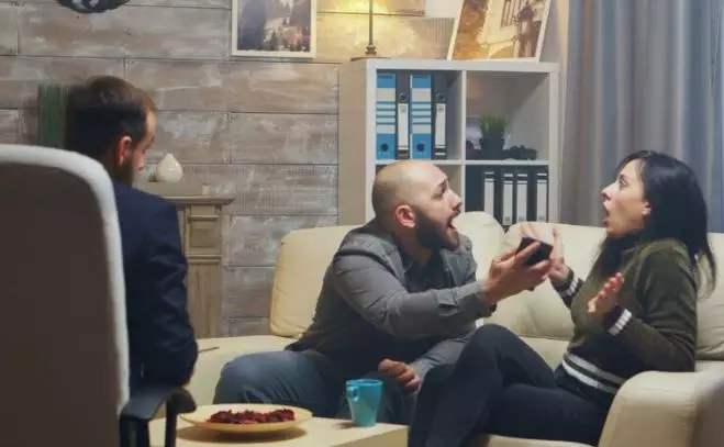 Playing victim adalah © 2022 berbagai sumber 