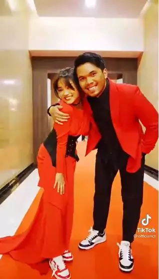 Fuji di ajang penghargaan Berbagai sumber