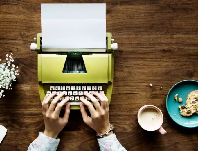 Teks eksplanasi adalah  © 2022 berbagai sumber 