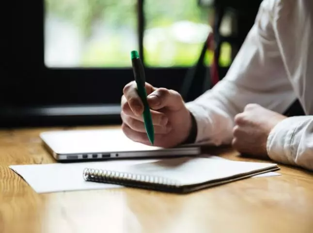 Teks eksplanasi adalah  © 2022 berbagai sumber 