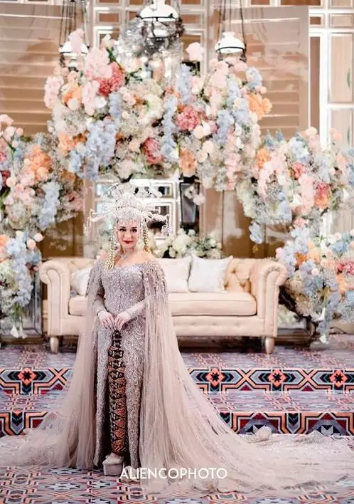 gaya syifa adik ayu ting ting dari lamaran © instagram gaya syifa adik ayu ting ting dari lamaran © instagram