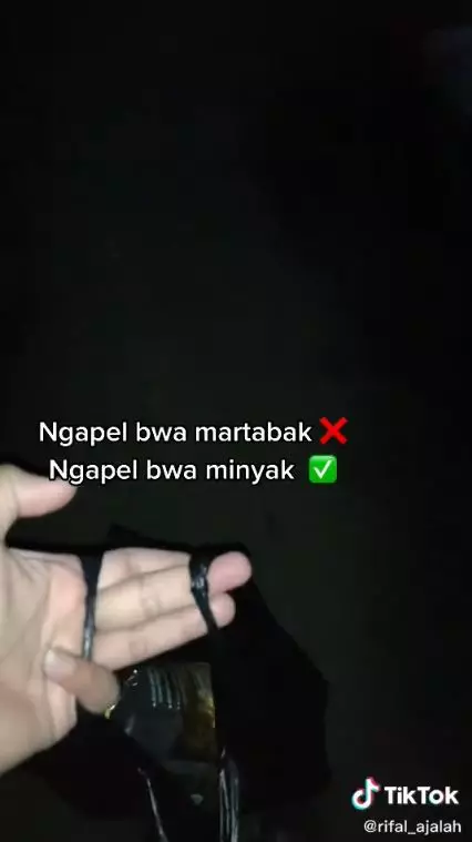 pria ini apel bawa minyak goreng TikTok