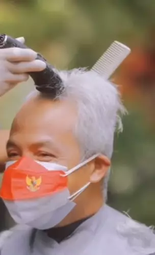 Ganjar Pranowo tampil botak ©Instagram Ganjar Pranowo tampil botak ©Instagram