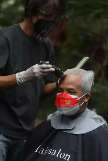 Ganjar Pranowo tampil botak ©Instagram Ganjar Pranowo tampil botak ©Instagram