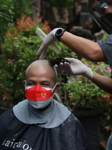 Ganjar Pranowo tampil botak ©Instagram Ganjar Pranowo tampil botak ©Instagram