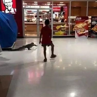 momen foto ada yang salah © Instagram